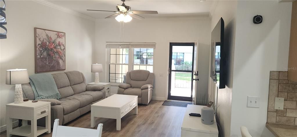 For Sale: $375,000 (3 beds, 2 baths, 1250 Square Feet)