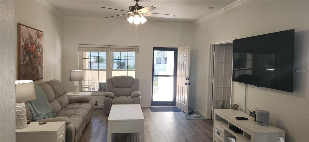 For Sale: $375,000 (3 beds, 2 baths, 1250 Square Feet)