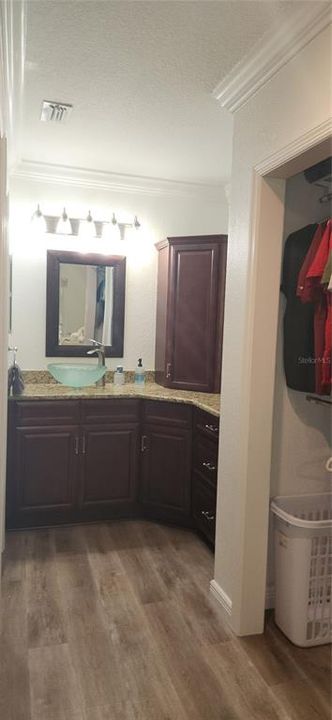 For Sale: $375,000 (3 beds, 2 baths, 1250 Square Feet)