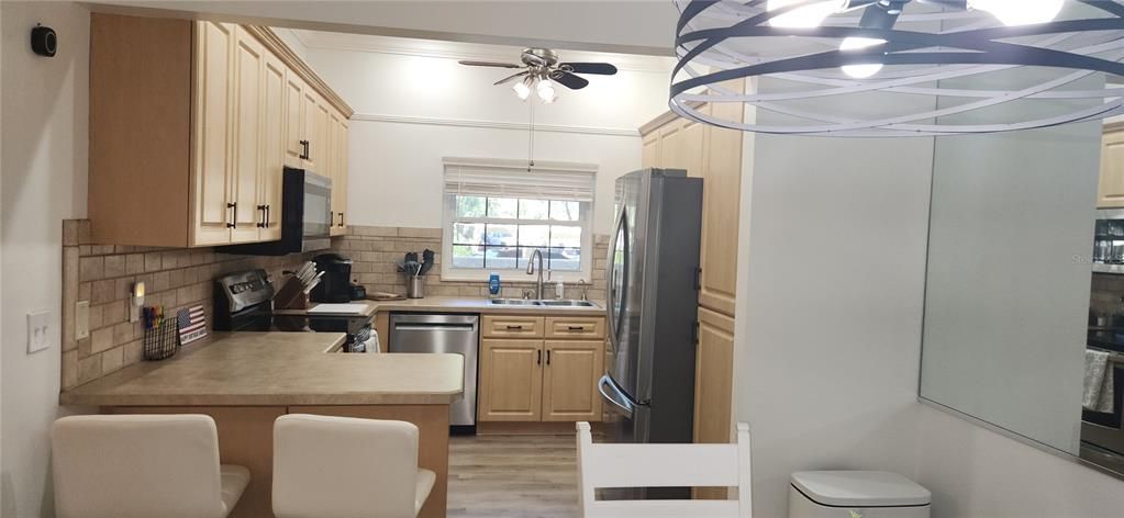 For Sale: $375,000 (3 beds, 2 baths, 1250 Square Feet)