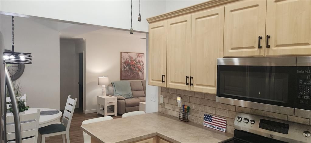 For Sale: $375,000 (3 beds, 2 baths, 1250 Square Feet)