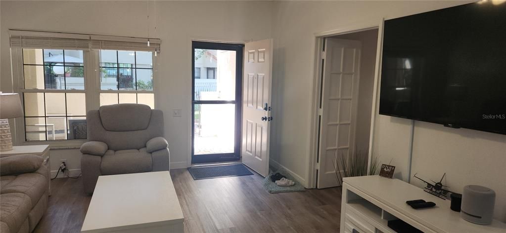 For Sale: $375,000 (3 beds, 2 baths, 1250 Square Feet)