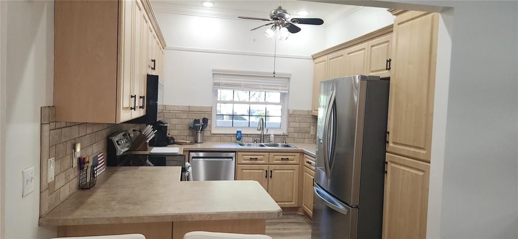 For Sale: $375,000 (3 beds, 2 baths, 1250 Square Feet)