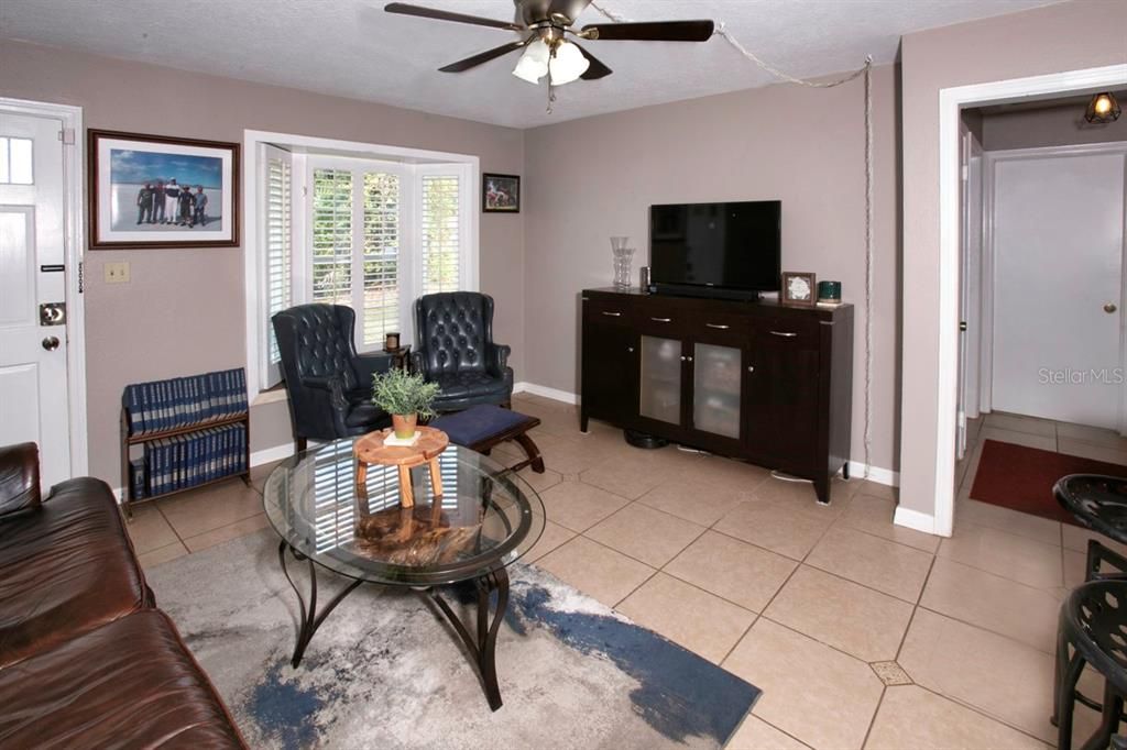 Activo con contrato: $274,900 (2 camas, 2 baños, 992 Pies cuadrados)