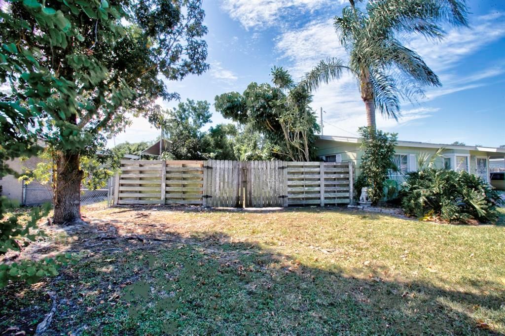 Activo con contrato: $274,900 (2 camas, 2 baños, 992 Pies cuadrados)