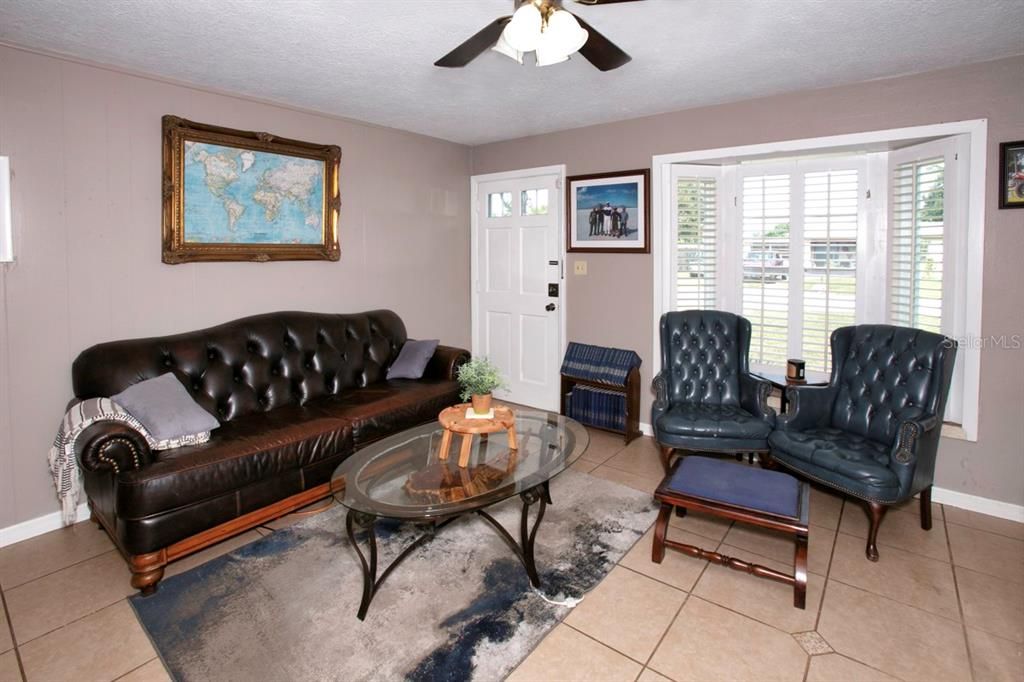 Activo con contrato: $274,900 (2 camas, 2 baños, 992 Pies cuadrados)