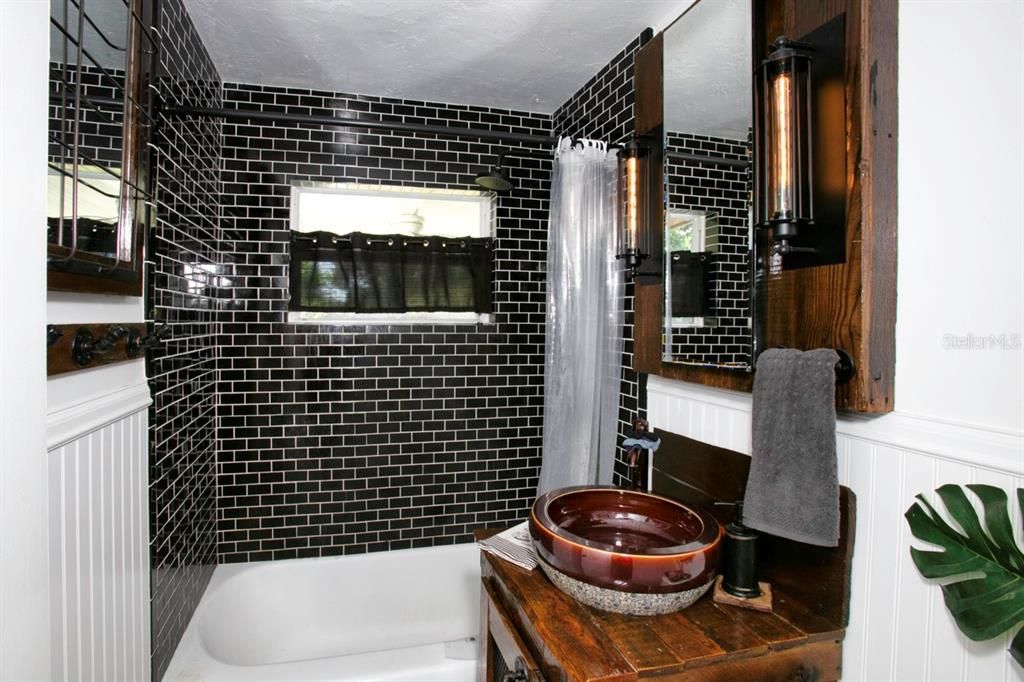 Activo con contrato: $274,900 (2 camas, 2 baños, 992 Pies cuadrados)