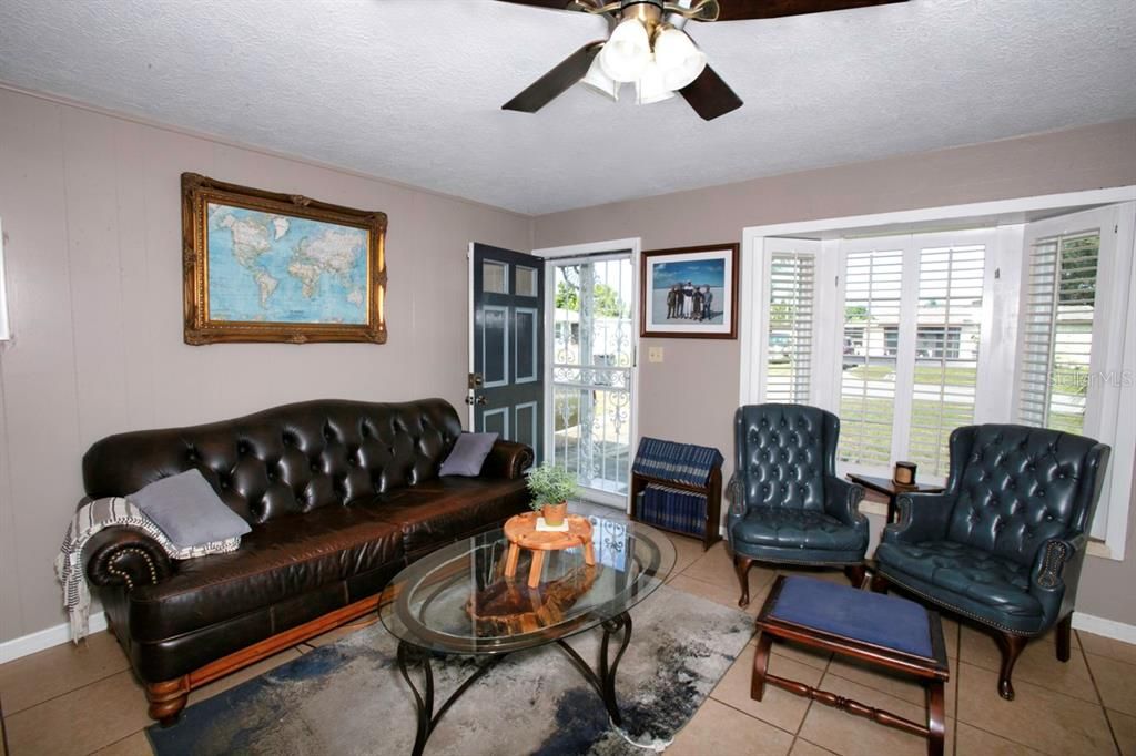 Activo con contrato: $274,900 (2 camas, 2 baños, 992 Pies cuadrados)