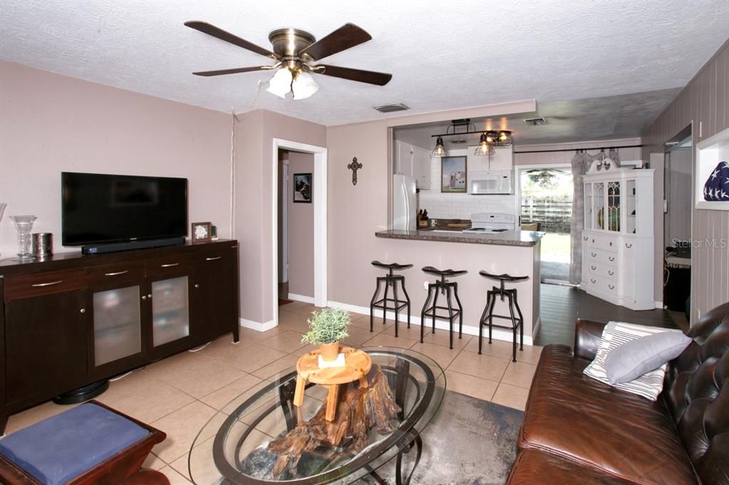 Activo con contrato: $274,900 (2 camas, 2 baños, 992 Pies cuadrados)