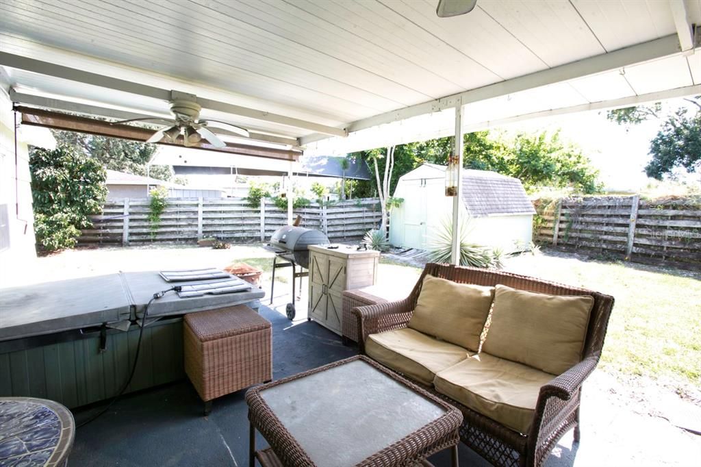 Activo con contrato: $274,900 (2 camas, 2 baños, 992 Pies cuadrados)