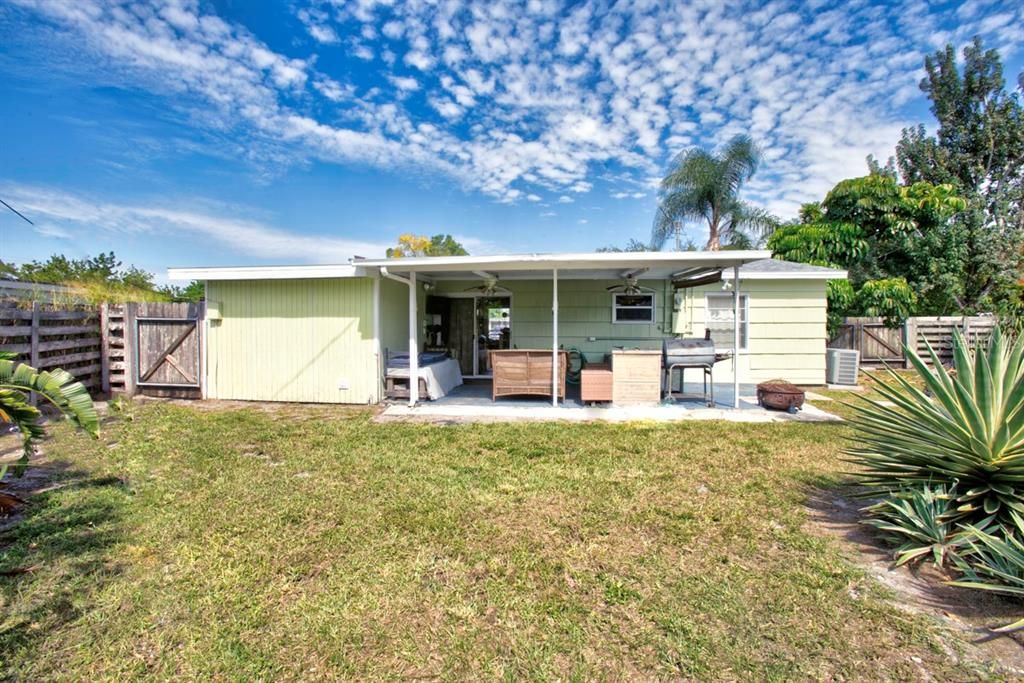 Activo con contrato: $274,900 (2 camas, 2 baños, 992 Pies cuadrados)