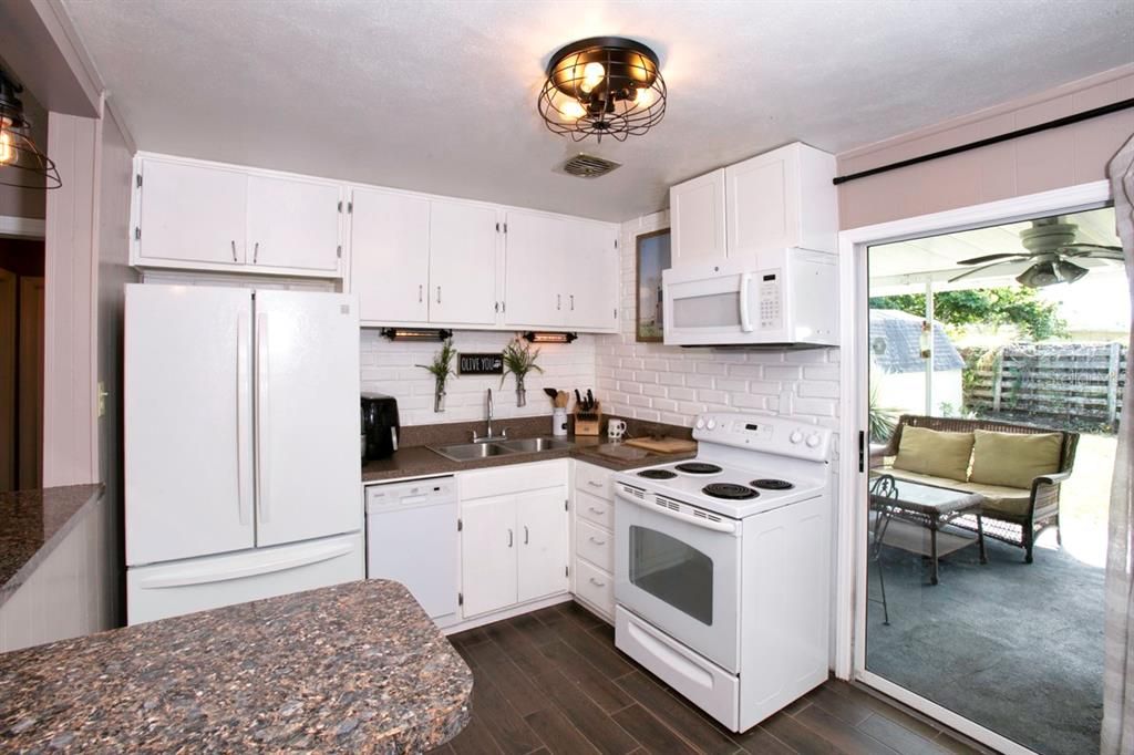 Activo con contrato: $274,900 (2 camas, 2 baños, 992 Pies cuadrados)