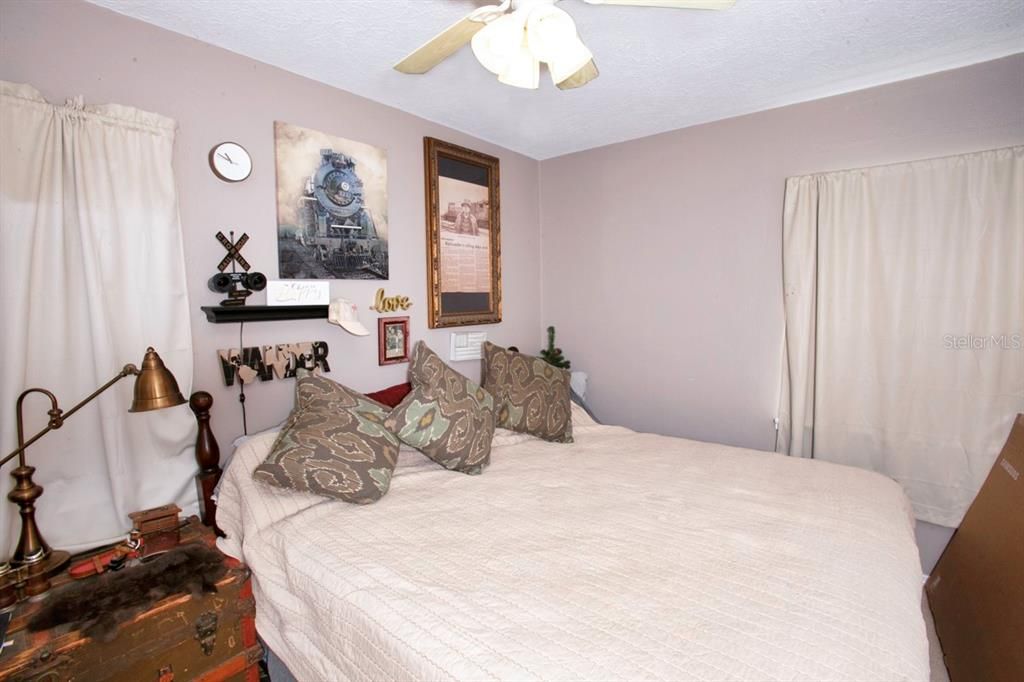 Activo con contrato: $274,900 (2 camas, 2 baños, 992 Pies cuadrados)