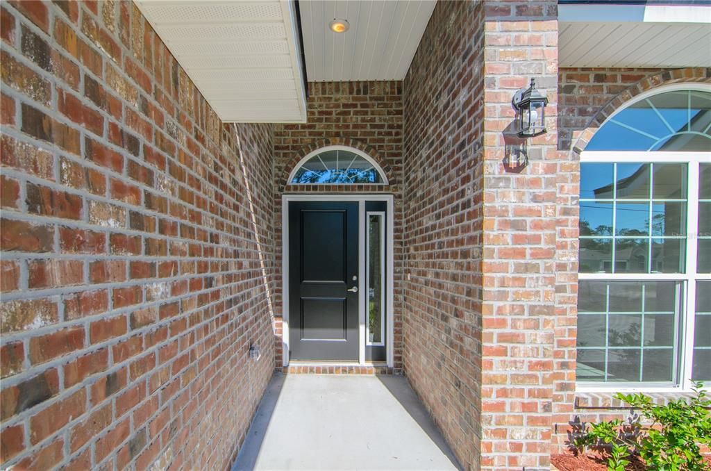 合同活跃: $404,400 (4 贝兹, 3 浴室, 3000 平方英尺)