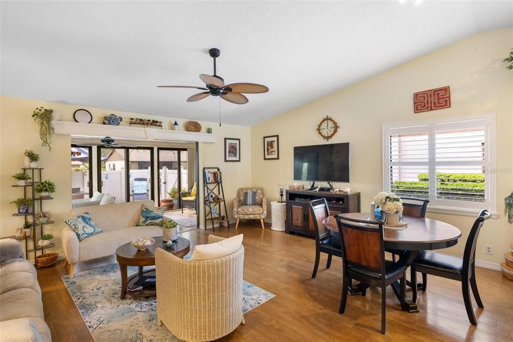 Activo con contrato: $245,000 (2 camas, 2 baños, 1242 Pies cuadrados)