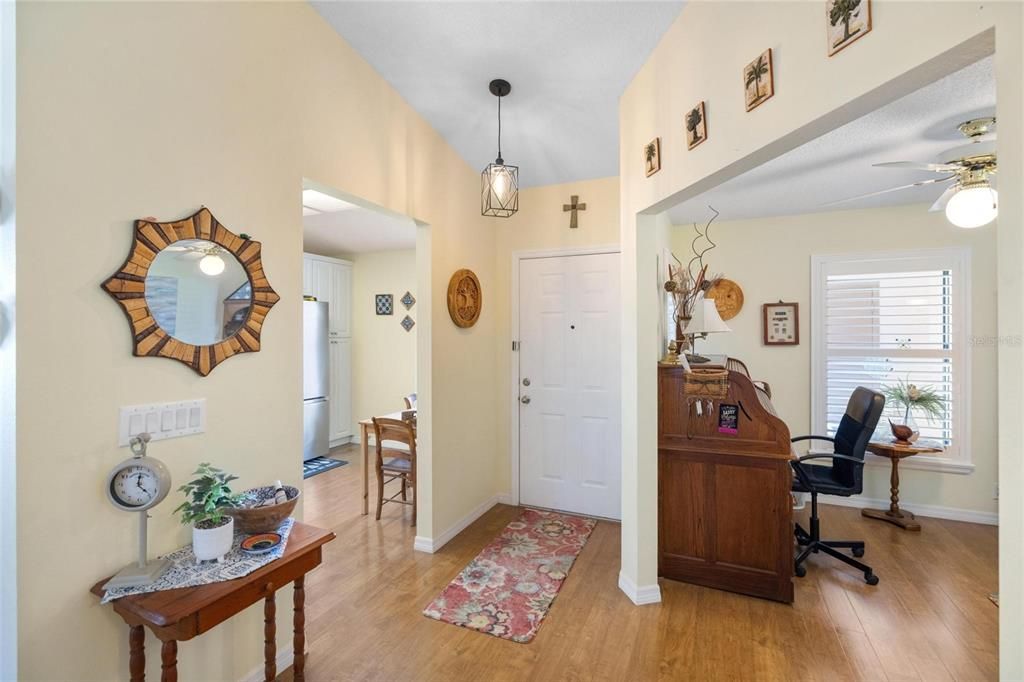 Activo con contrato: $245,000 (2 camas, 2 baños, 1242 Pies cuadrados)