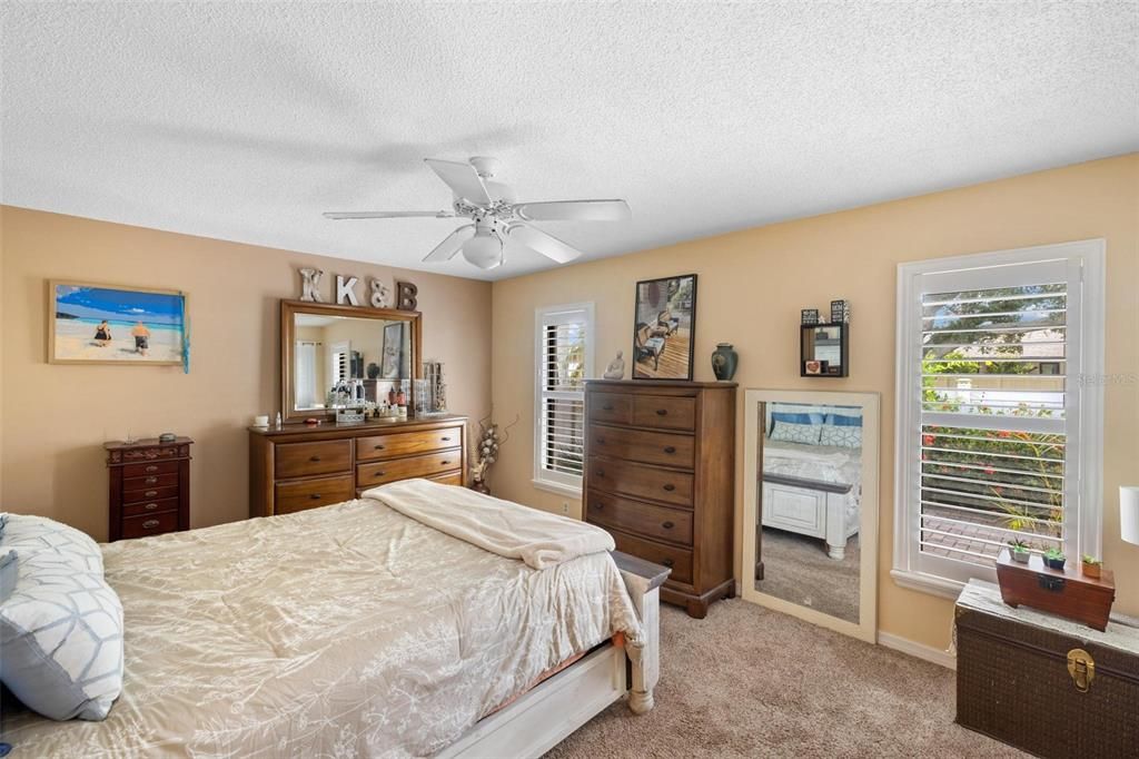 Activo con contrato: $245,000 (2 camas, 2 baños, 1242 Pies cuadrados)