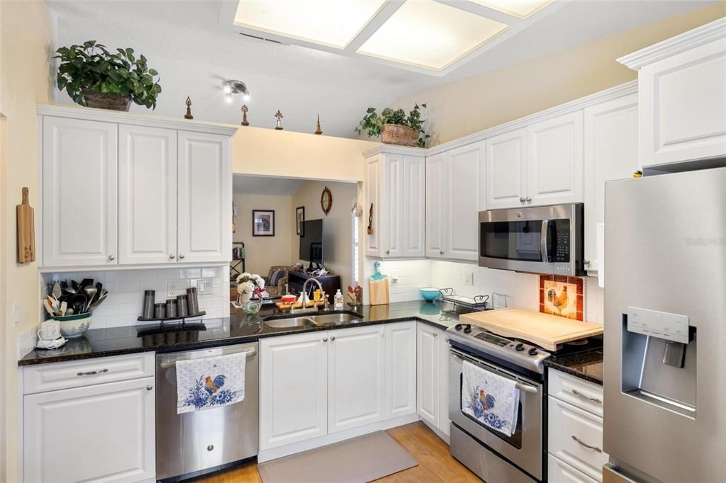 Activo con contrato: $245,000 (2 camas, 2 baños, 1242 Pies cuadrados)