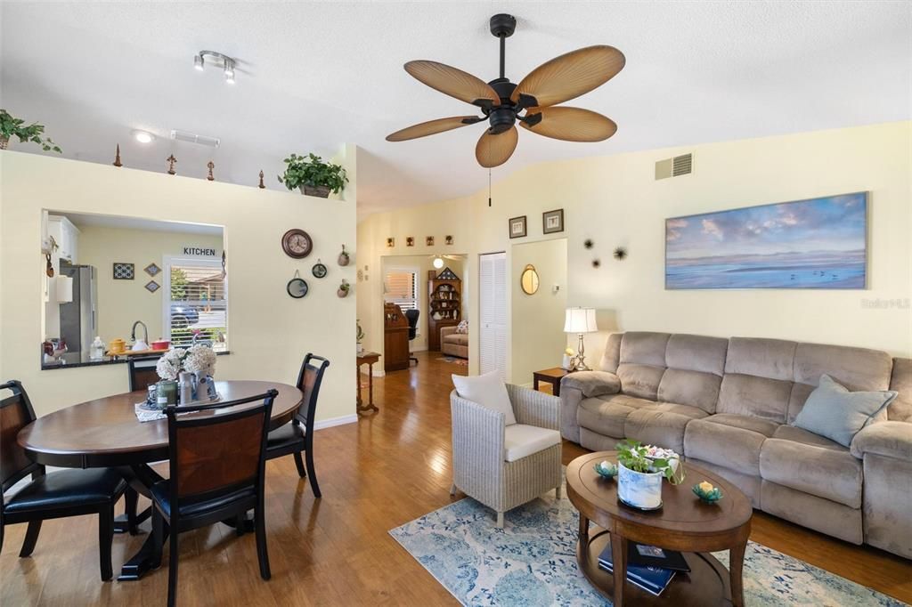 Activo con contrato: $245,000 (2 camas, 2 baños, 1242 Pies cuadrados)