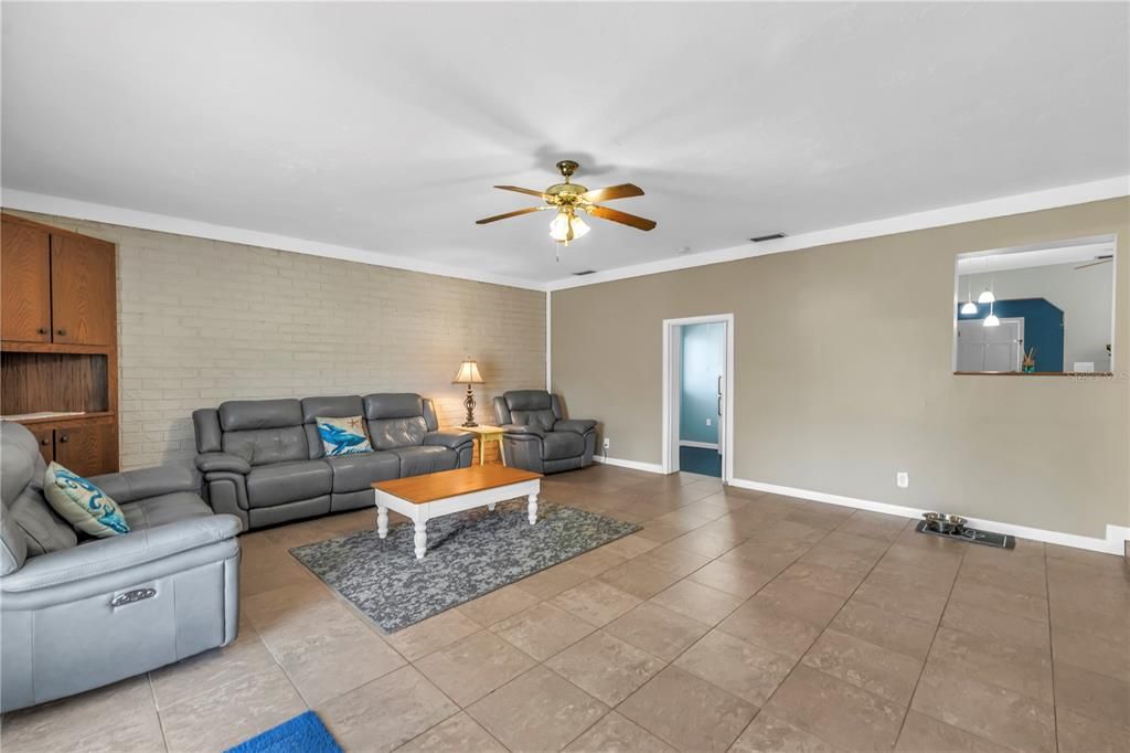 For Sale: $579,000 (3 beds, 2 baths, 1751 Square Feet)