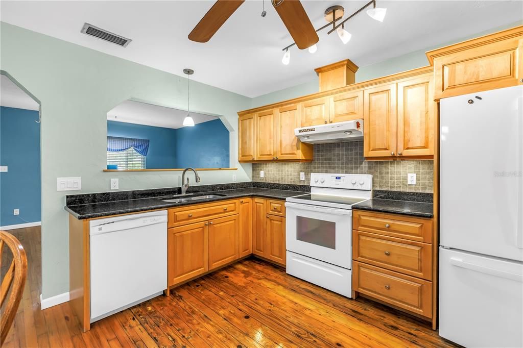 For Sale: $579,000 (3 beds, 2 baths, 1751 Square Feet)