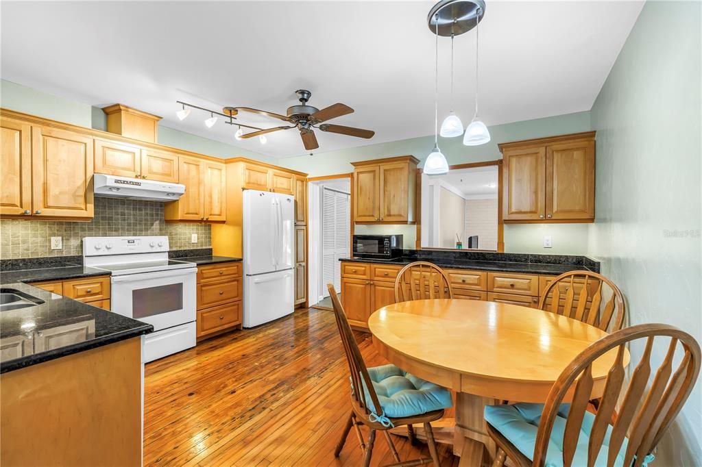 For Sale: $579,000 (3 beds, 2 baths, 1751 Square Feet)