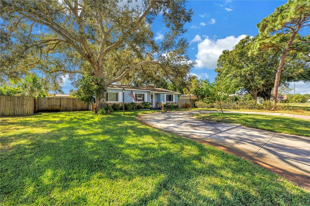 For Sale: $579,000 (3 beds, 2 baths, 1751 Square Feet)