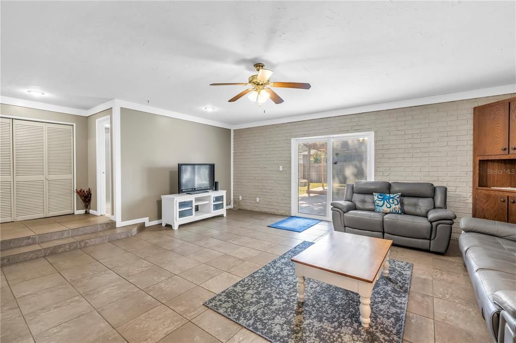 For Sale: $579,000 (3 beds, 2 baths, 1751 Square Feet)