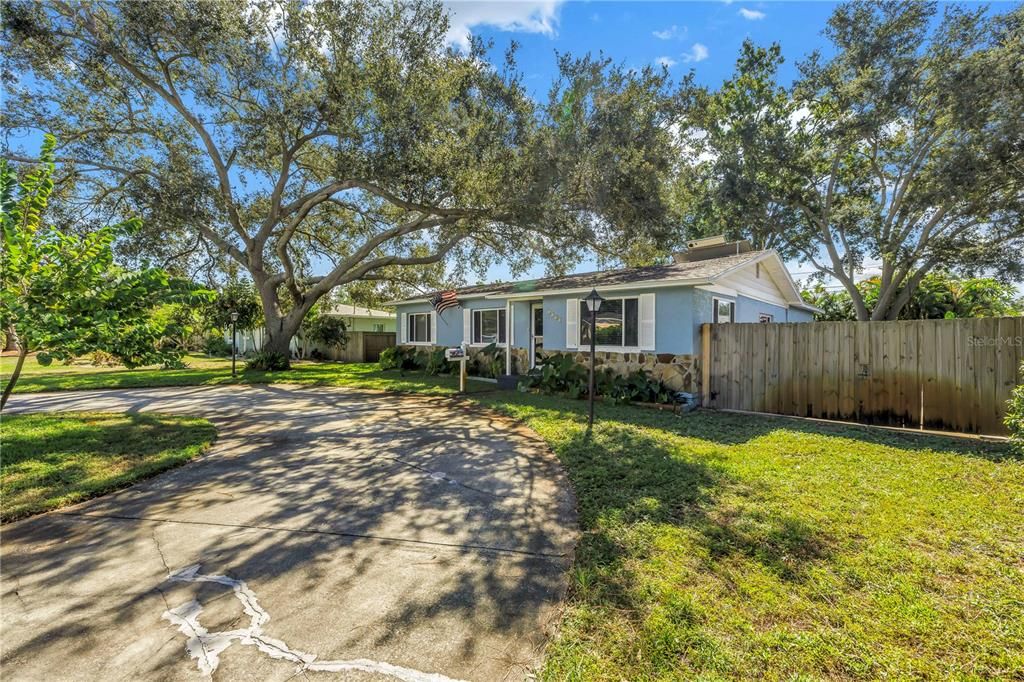 For Sale: $579,000 (3 beds, 2 baths, 1751 Square Feet)