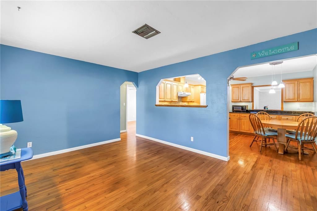 For Sale: $579,000 (3 beds, 2 baths, 1751 Square Feet)