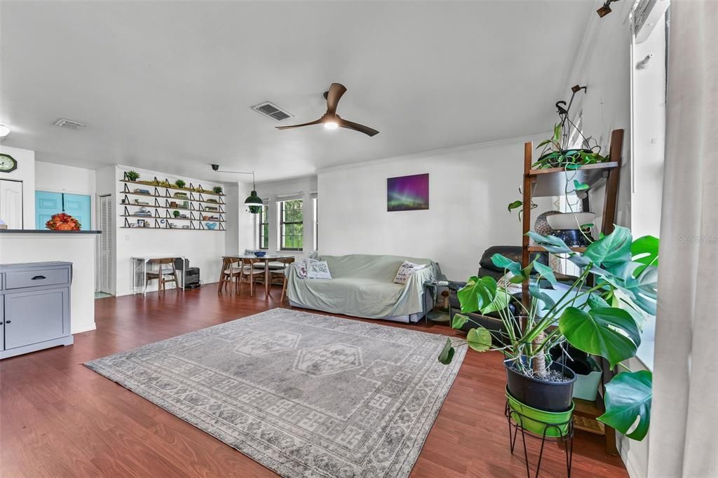 Под контрактом: $315,000 (3 спален, 2 ванн, 1391 Квадратных фут)