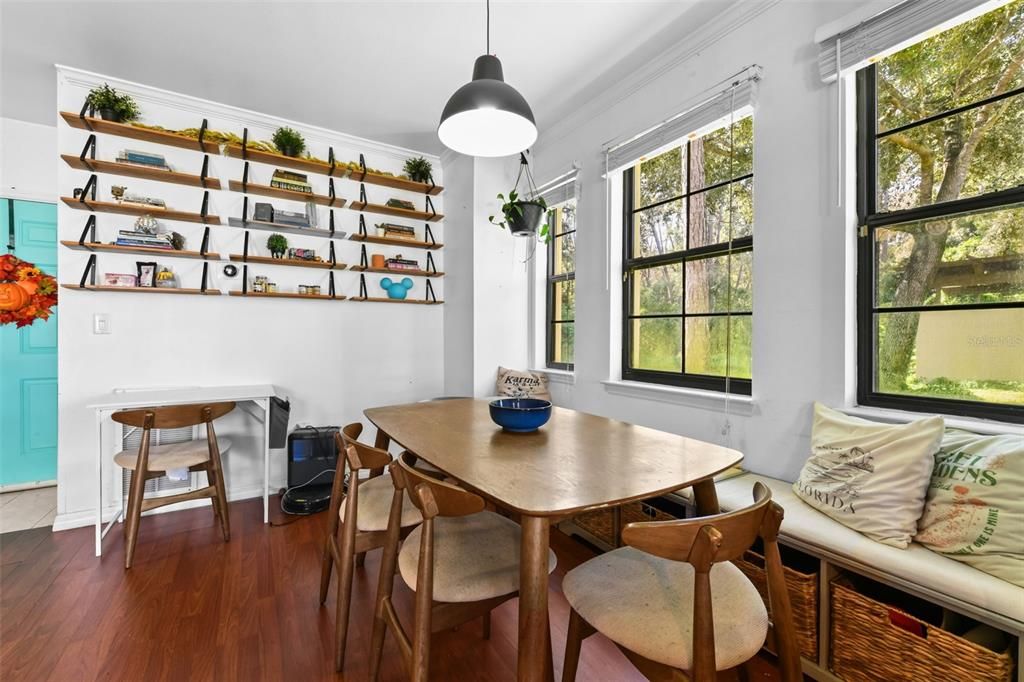 Под контрактом: $315,000 (3 спален, 2 ванн, 1391 Квадратных фут)