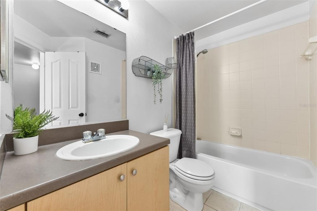 Под контрактом: $315,000 (3 спален, 2 ванн, 1391 Квадратных фут)