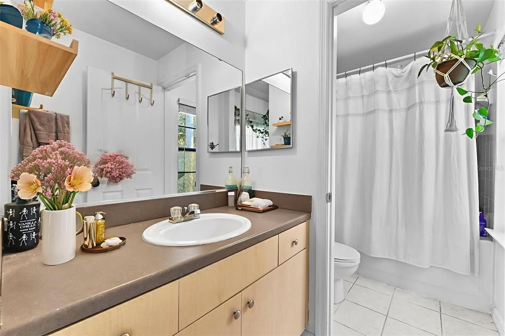 Под контрактом: $315,000 (3 спален, 2 ванн, 1391 Квадратных фут)