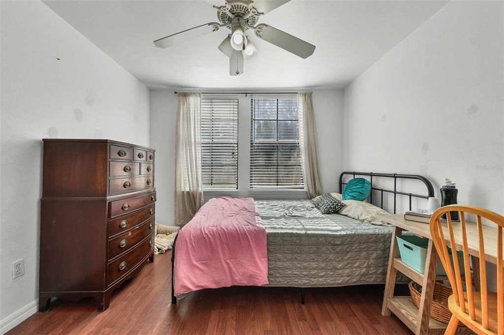 Под контрактом: $315,000 (3 спален, 2 ванн, 1391 Квадратных фут)