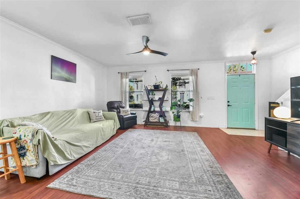 Под контрактом: $315,000 (3 спален, 2 ванн, 1391 Квадратных фут)