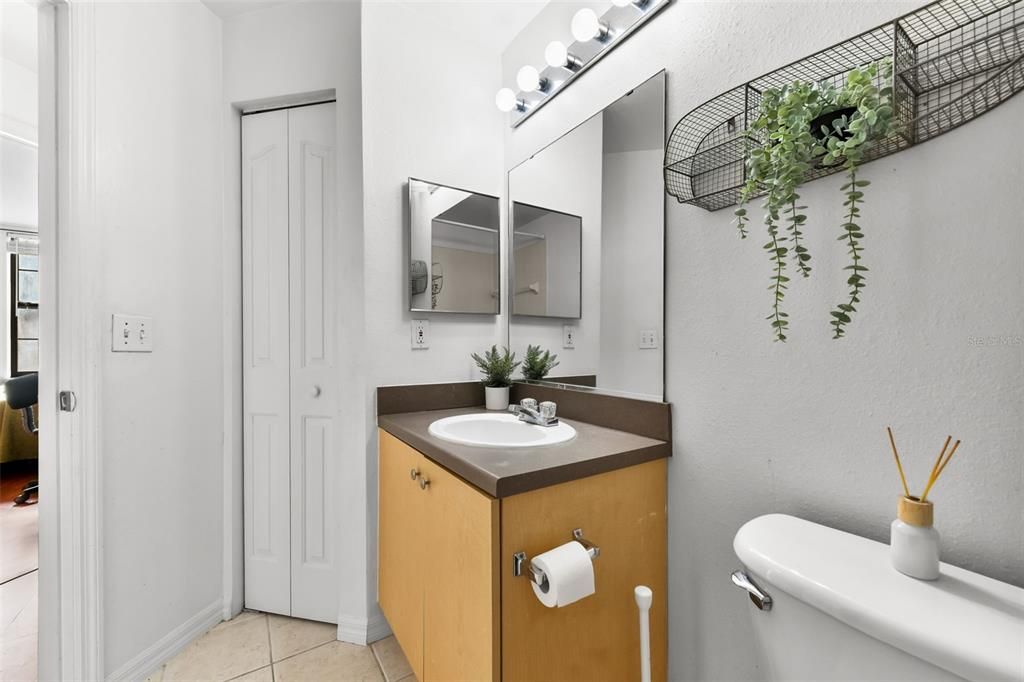 Под контрактом: $315,000 (3 спален, 2 ванн, 1391 Квадратных фут)