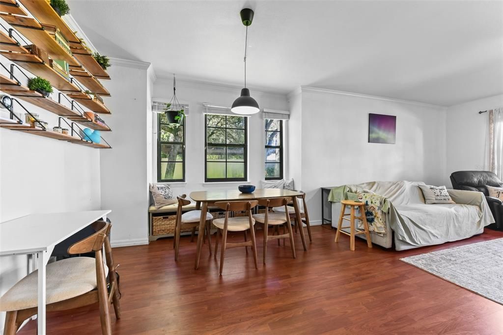 Под контрактом: $315,000 (3 спален, 2 ванн, 1391 Квадратных фут)