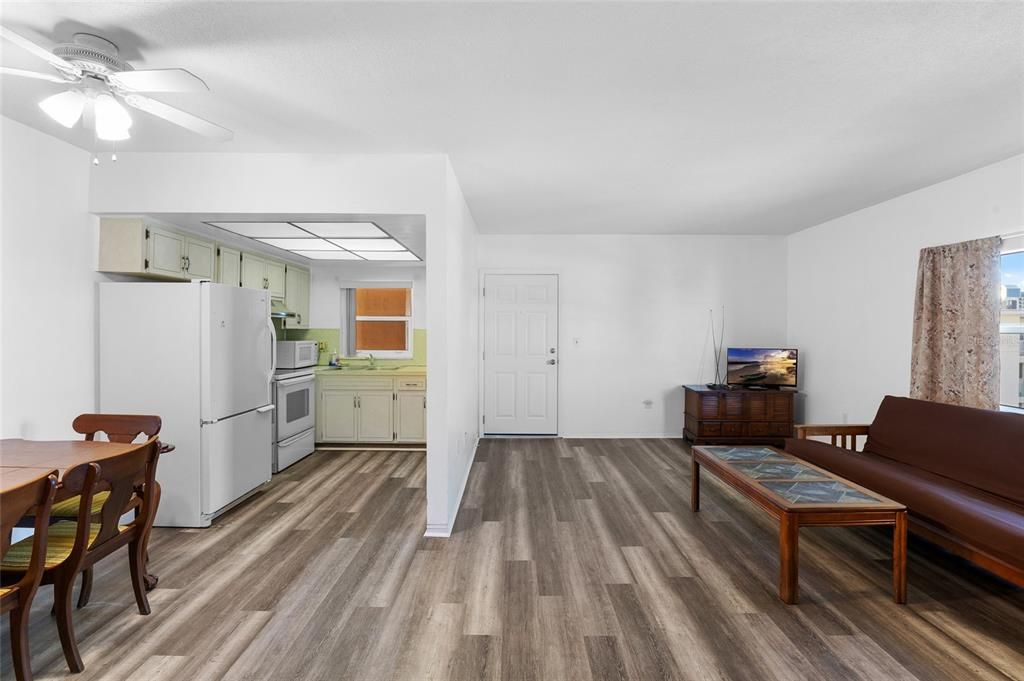 En Venta: $374,900 (2 camas, 1 baños, 789 Pies cuadrados)