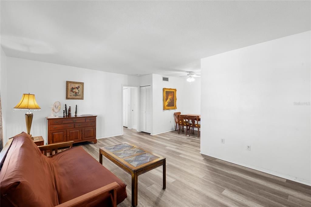 En Venta: $374,900 (2 camas, 1 baños, 789 Pies cuadrados)