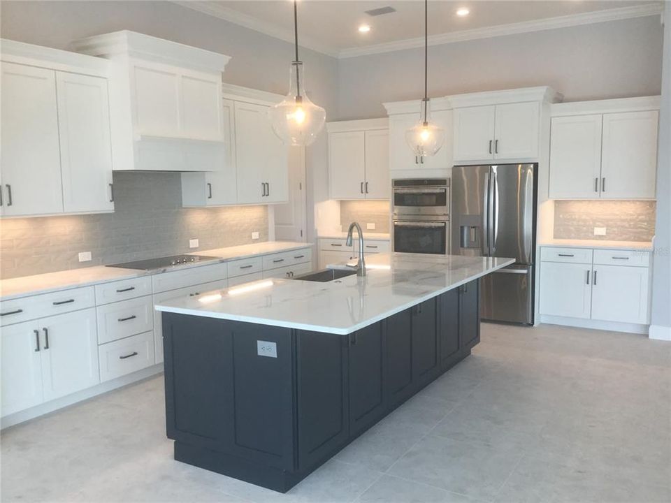 For Sale: $1,075,000 (3 beds, 3 baths, 2424 Square Feet)