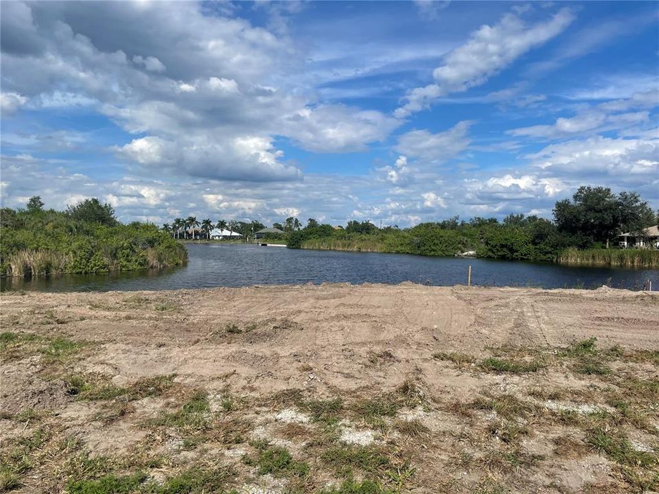 For Sale: $1,075,000 (3 beds, 3 baths, 2424 Square Feet)