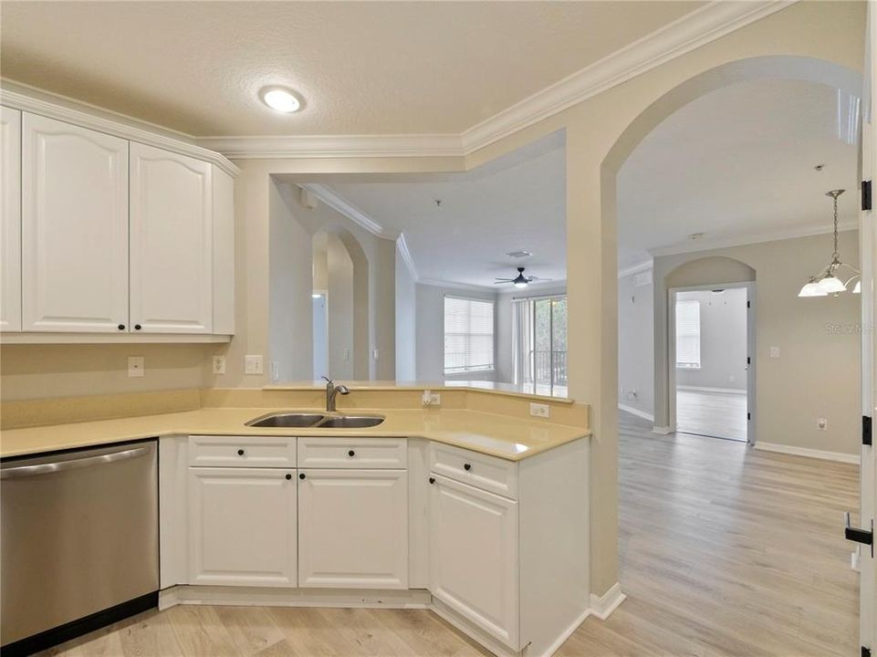 For Sale: $337,500 (3 beds, 2 baths, 1442 Square Feet)