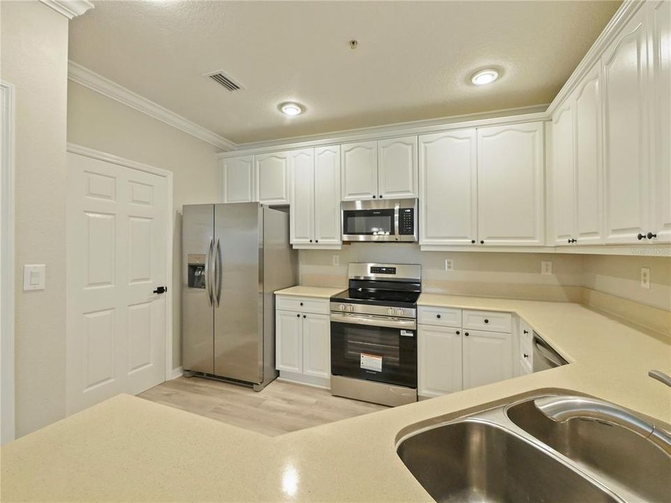 For Sale: $337,500 (3 beds, 2 baths, 1442 Square Feet)
