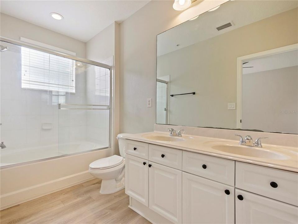 For Sale: $337,500 (3 beds, 2 baths, 1442 Square Feet)