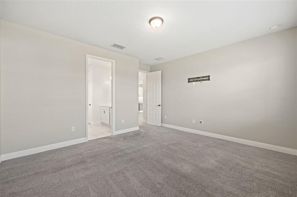 For Sale: $499,000 (4 beds, 2 baths, 2220 Square Feet)