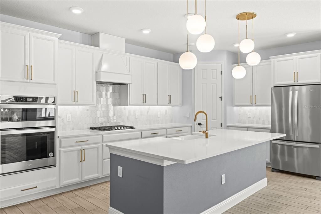 For Sale: $499,000 (4 beds, 2 baths, 2220 Square Feet)