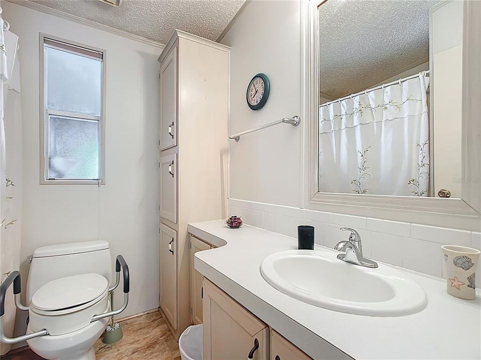 На продажу: $138,000 (2 спален, 2 ванн, 864 Квадратных фут)