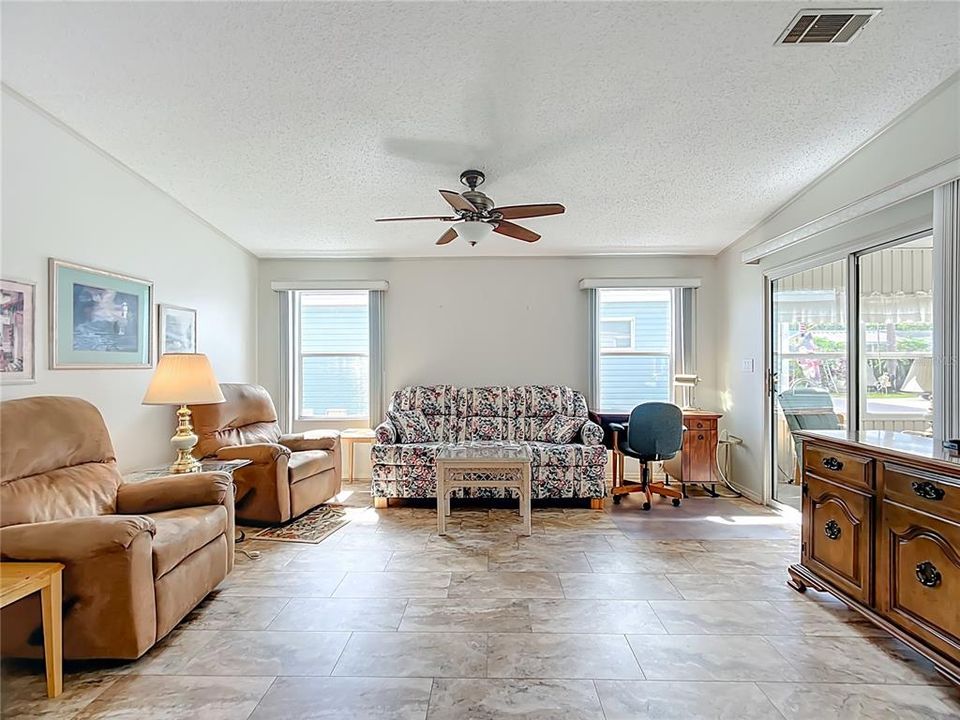 На продажу: $138,000 (2 спален, 2 ванн, 864 Квадратных фут)