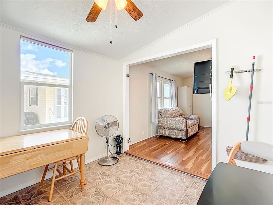 На продажу: $134,000 (2 спален, 2 ванн, 768 Квадратных фут)